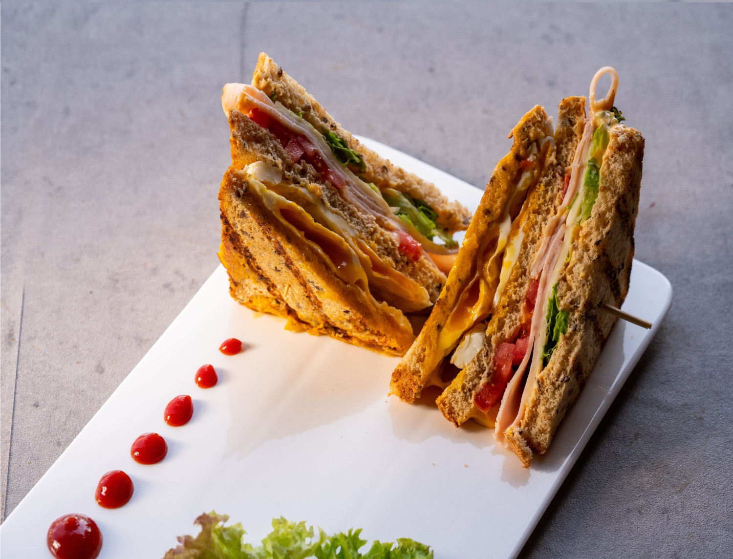 Club Sandwich (CALORIES: 445 PROTEINS:  42 G FATS: 18.1 G)
