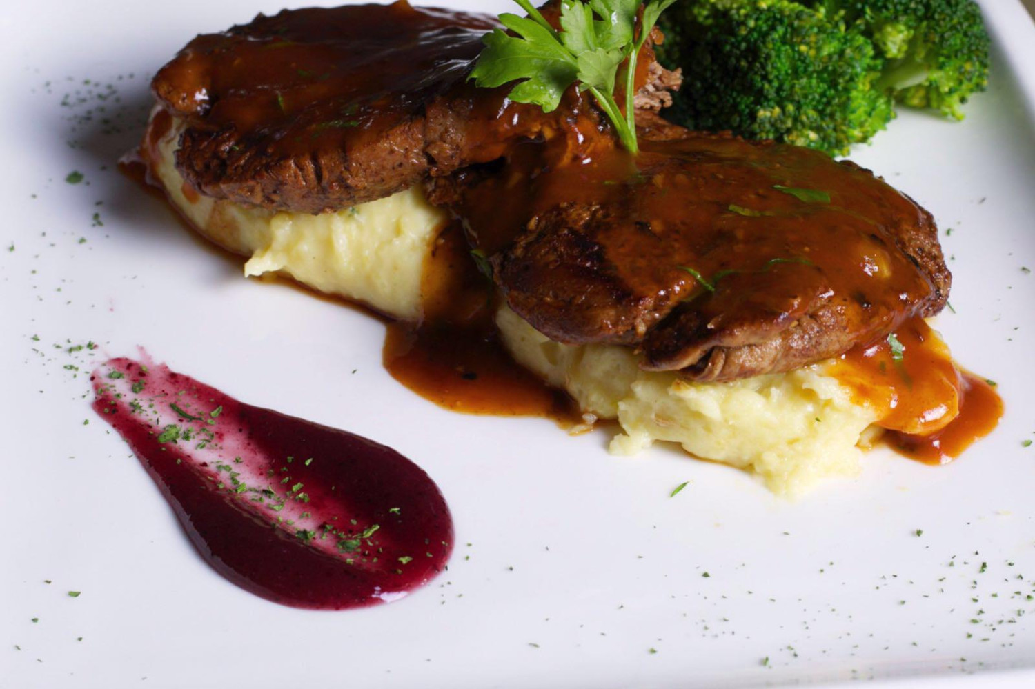 dietly Steak (CALORIES: 445 PROTEINS: 35.78 Grams FATS: 5.8 Grams)