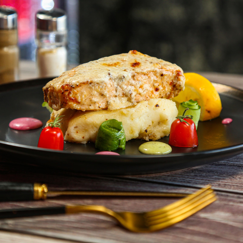 White Salmon (CALORIES: 320 PROTEINS: 44.1 Grams FATS: 8 Grams)