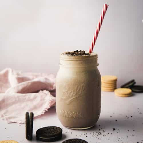 Chocolate Oreo Smoothie (CALORIES: 445 PROTEINS: 56.2 G FATS: 3.1 G)