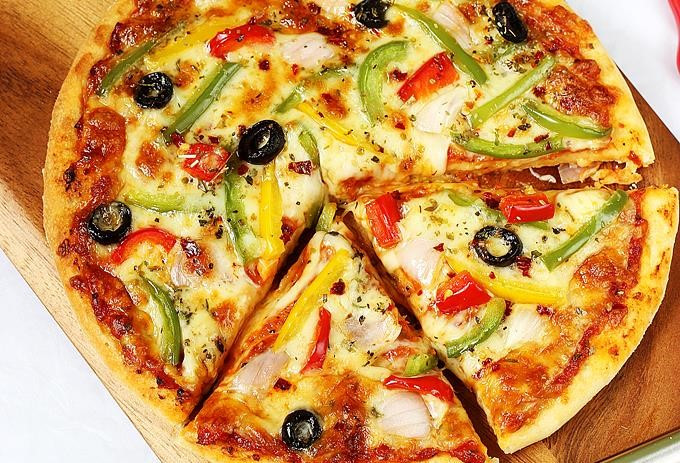 Vegetable Pizza (CALORIES: 310 PROTEINS: 18 Grams FATS: 21.8 Grams)