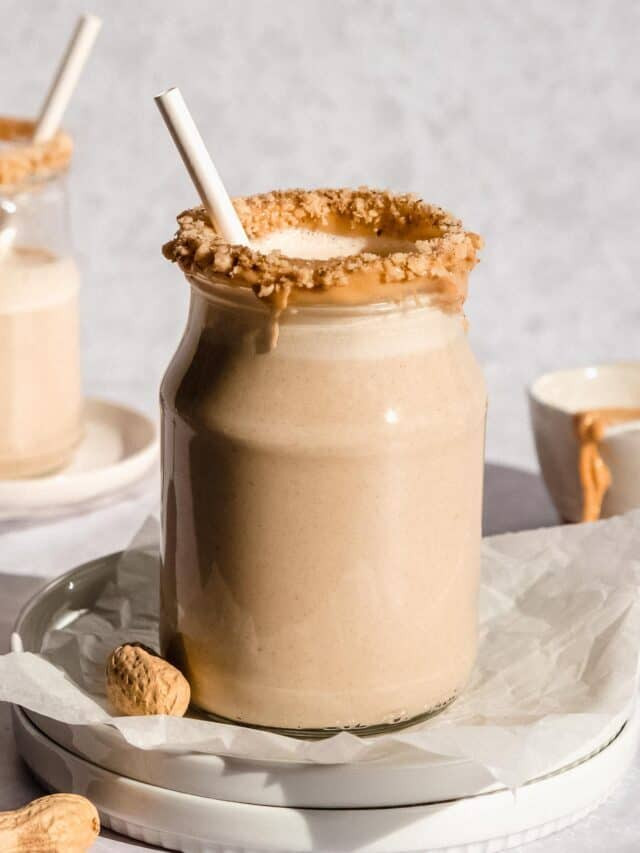 Peanut Butter Smoothie (CALORIES: 495 PROTEINS: 56.2 G FATS: 14.7 G)