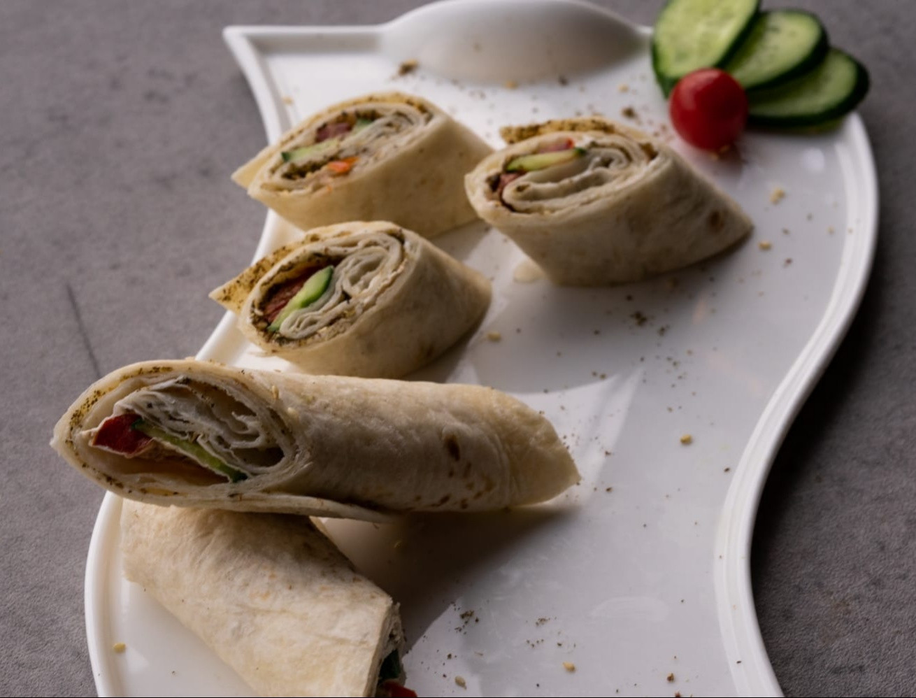 Labneh Sandwich with Thyme (CALORIES: 219 PROTEINS: 13.1 G FATS: 6.4 G)