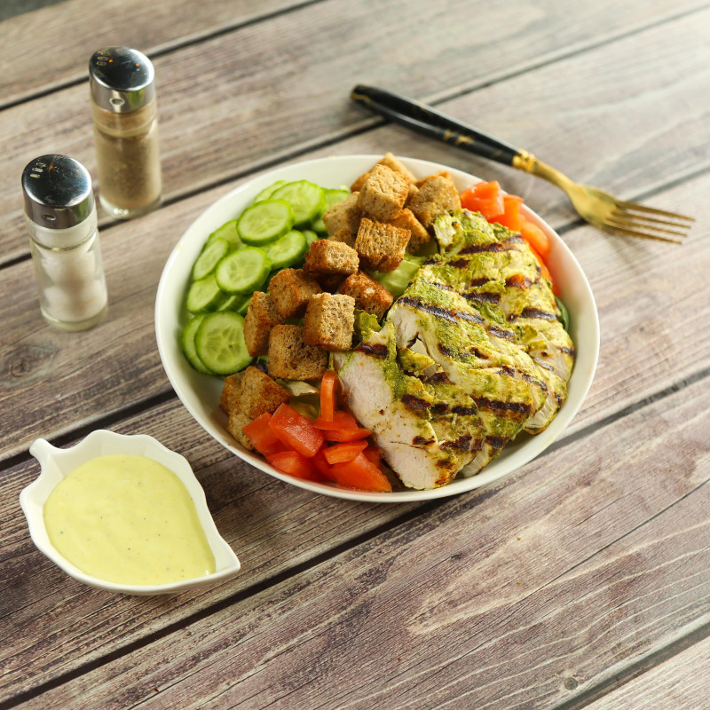 Chicken Caesar Salad (CALORIES: 335 PROTEINS: 52 Grams FATS: 3.2 Grams)