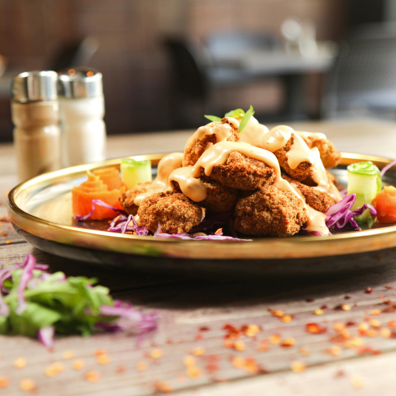 Buffalo Chicken (CALORIES: 330 PROTEINS: 52.5 Grams FATS: 2 Grams)