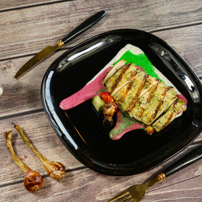 Herb Chicken (CALORIES: 330 PROTEINS: 52.5 Grams FATS: 2 Grams)