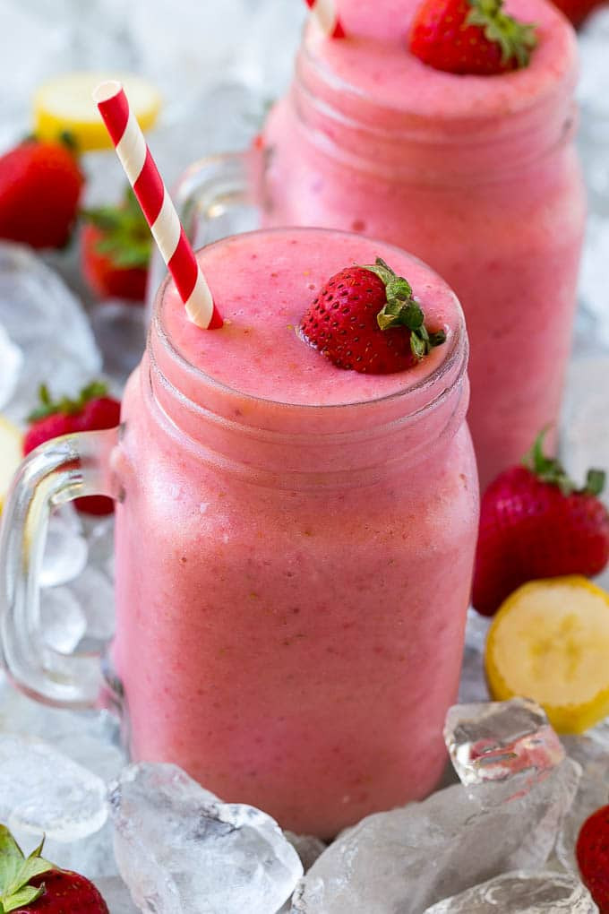 Strawberry Smoothie (CALORIES: 435 PROTEINS: 52.3 G FATS: 2.3 G)