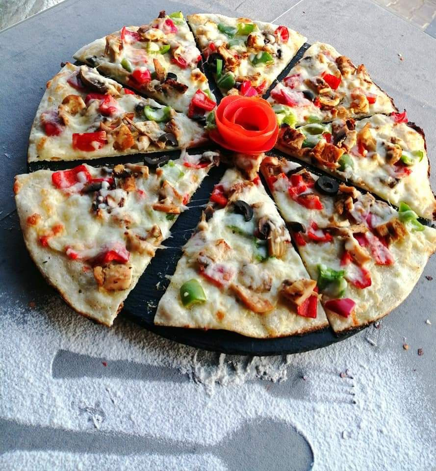 Chicken Ranch BBQ Pizza (CALORIES: 450 PROTEINS: 52.5 Grams FATS: 21.5 Grams)