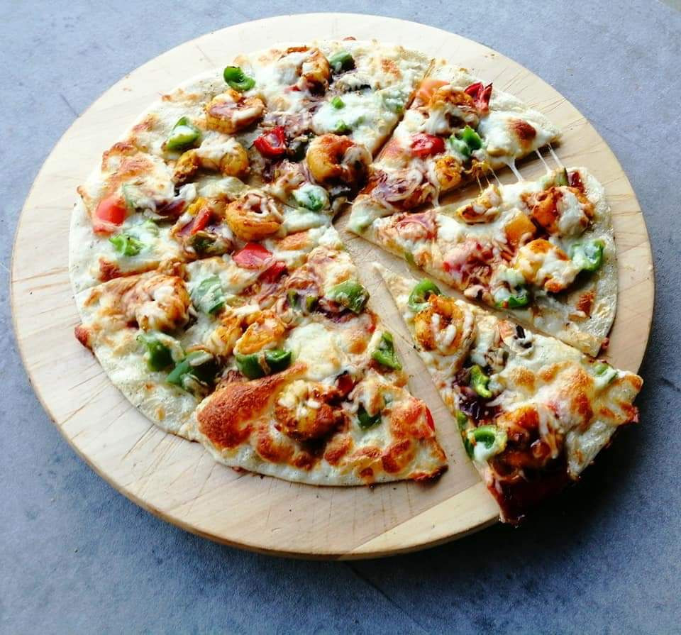 Shrimp Ranch Pizza (CALORIES: 440 PROTEINS: 43 Grams FATS: 21.5 Grams)